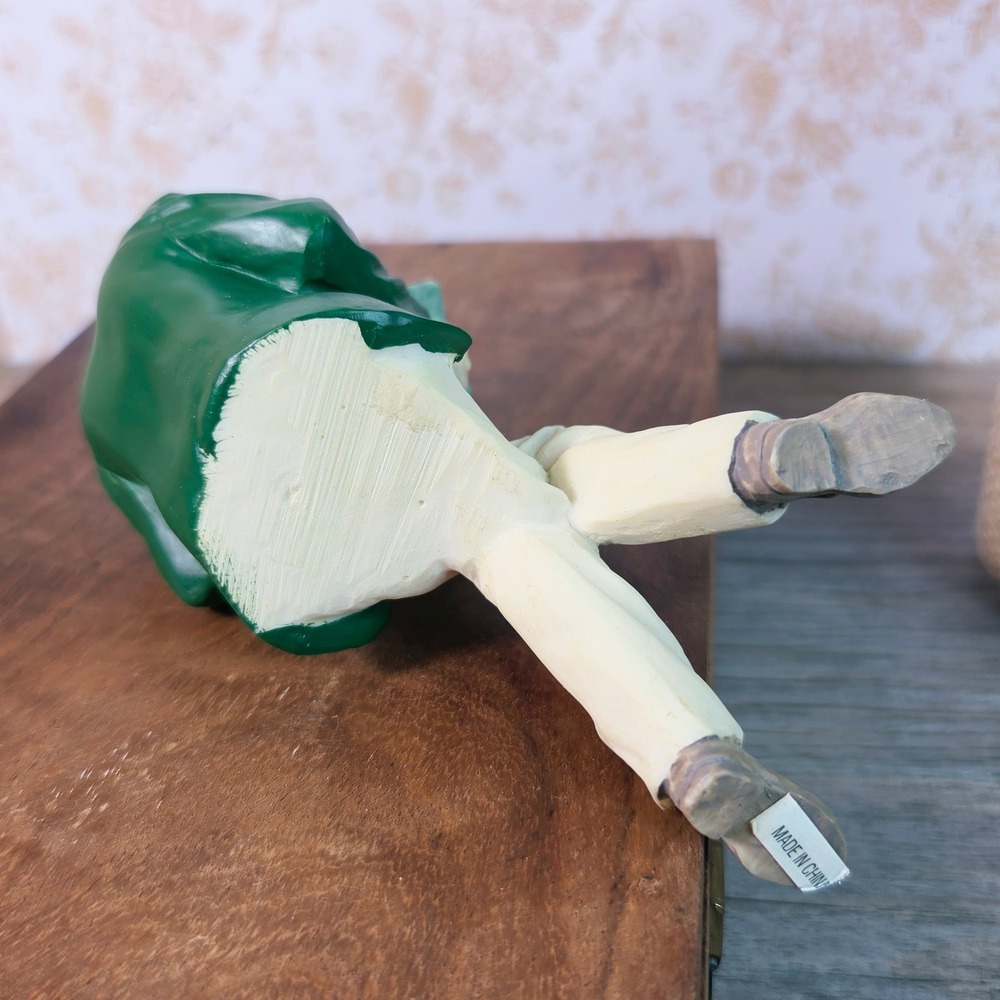 Victorian Shelf Sitter Figurines Resin Man Reading Woman Tea Set 2 Vintage Style - Picture 7 of 10